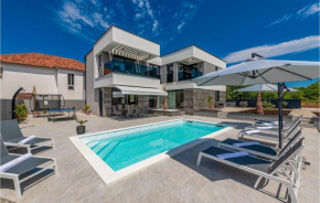 Pet Friendly Home In Zaton